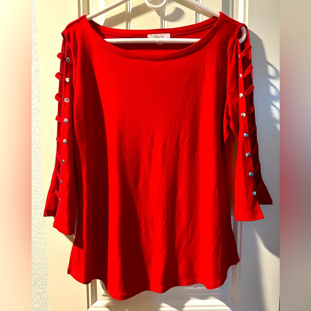 Medium Red Top